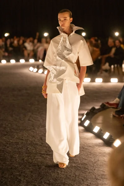 Look 19